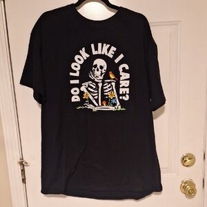 Black Graphic Tee with Skeleton Design XL